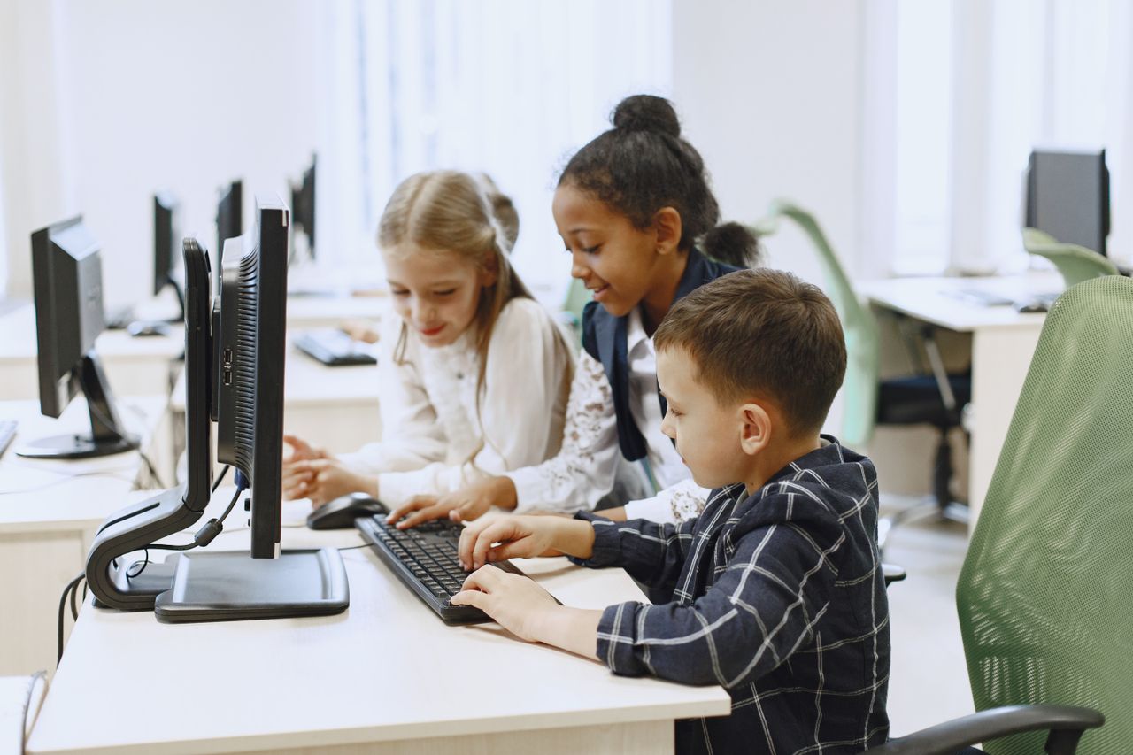 creative-01 Children in a computer lab learning and collaborating on projects together.